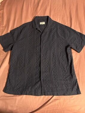 American Eagle Outfitters Navy Eyelet Short-Sleeve Button-Up Shirt Size M